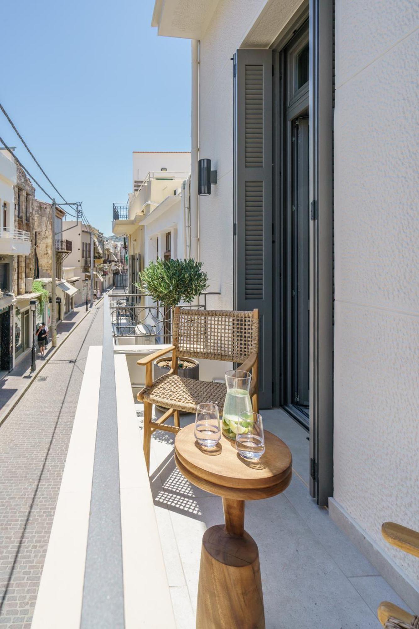 The Old Distillery - Premium Suites 레팀노 외부 사진